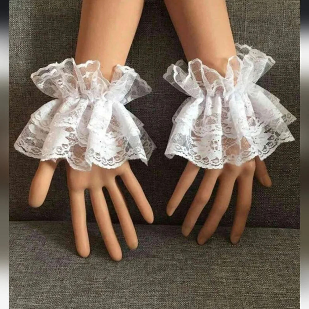 Elegant White Lace Cuffs